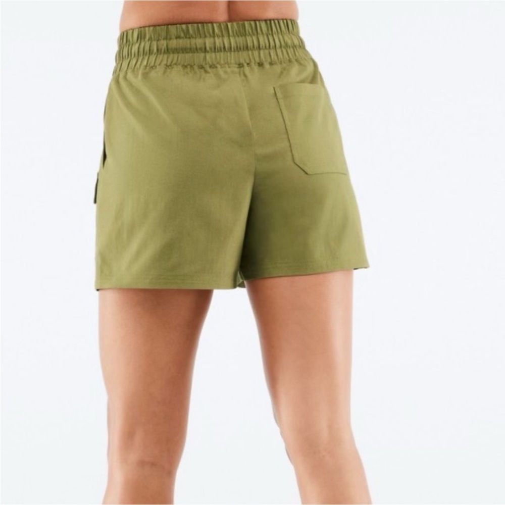 Fabletics Camden Cargo Shorts SZ Medium - Picture 2 of 5